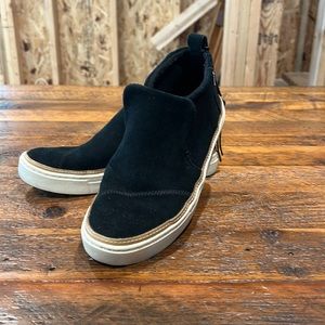 Toms Paxton slip on sneaker. Good used condition.